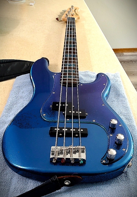 Meet the ‘Blue Stripper’ | TalkBass.com